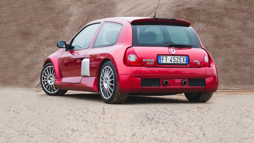 La mitica Renault Clio V6: il coraggio di andare forte