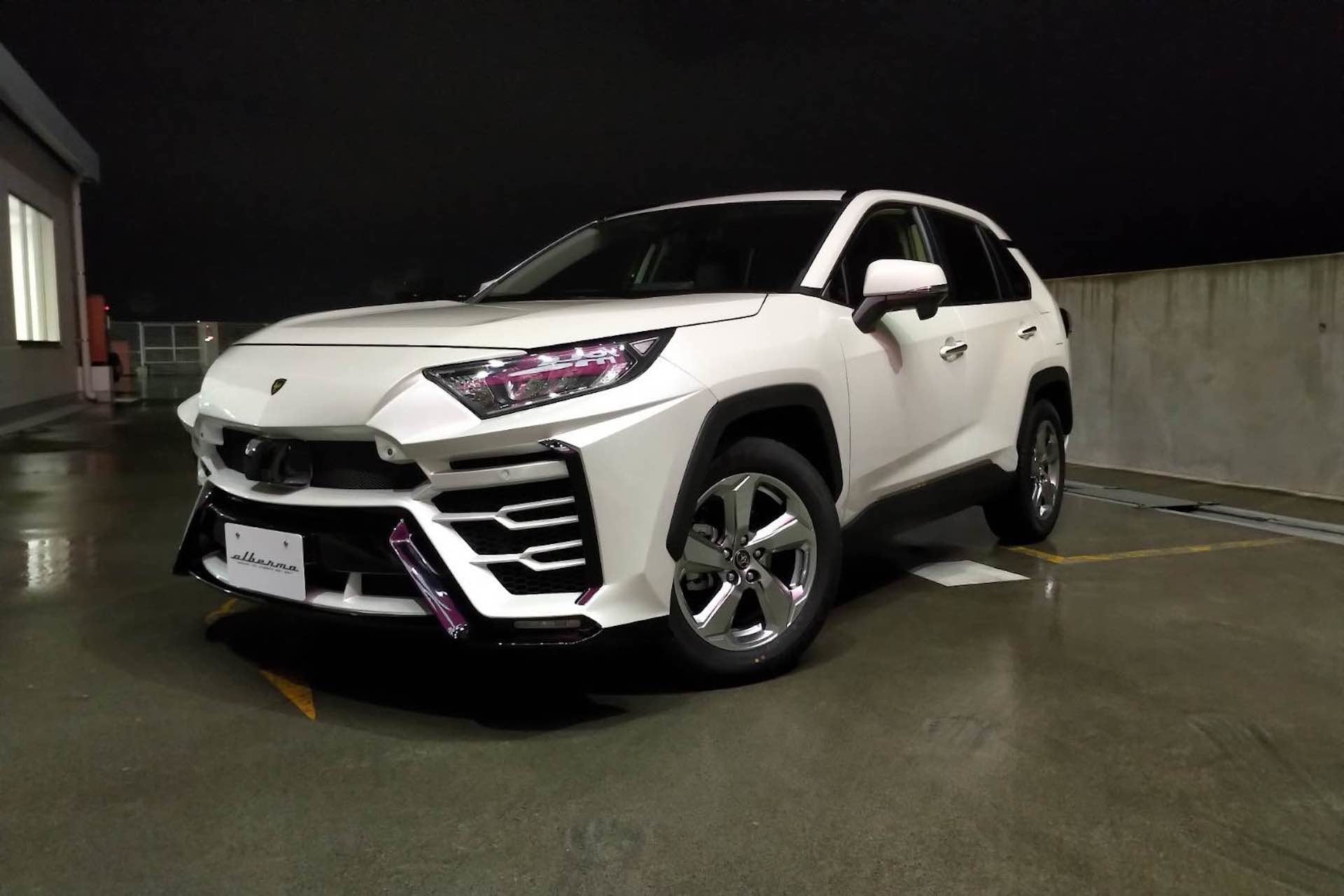 Toyota Rav4, il kit per diventare una Urus