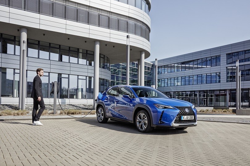 Lexus UX 300e, batteria al top per la prima elettrica premium