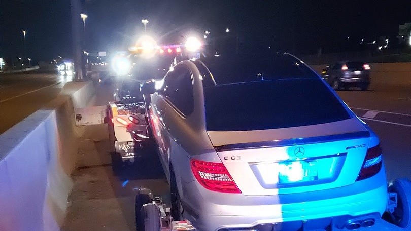 Follia in autostrada: a 308 km/h con la Mercedes C63 AMG di papà