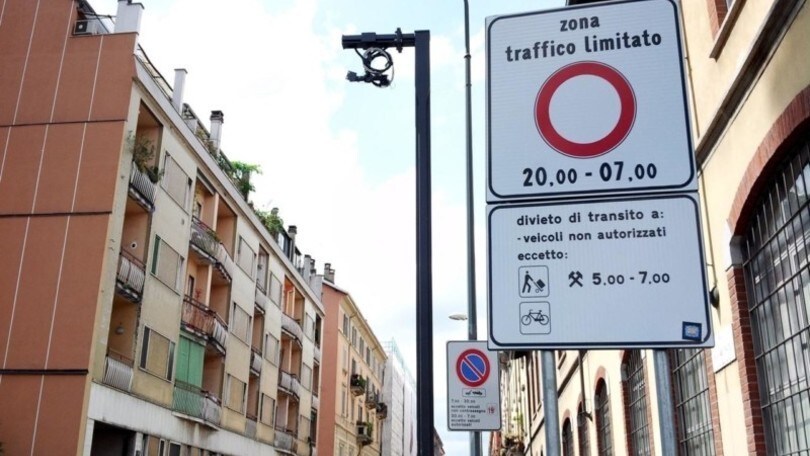 Roma, Sindaca Raggi: "ZTL disattivate ancora fino al 30 agosto"