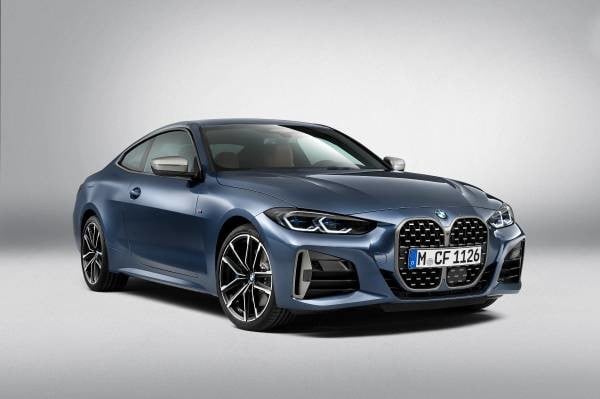Nuova BMW Serie 4 Coupé, doppio rene gigante e sportivo