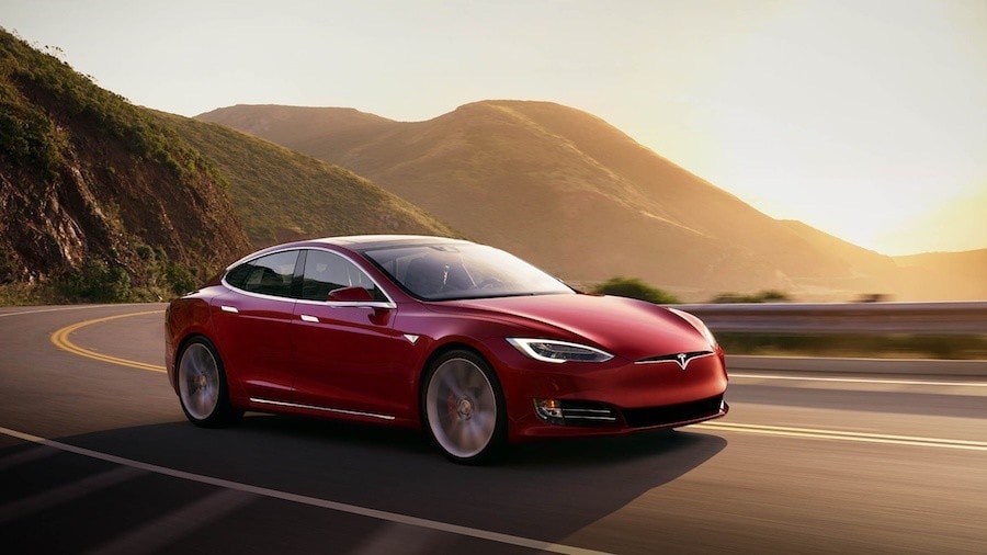 Tesla Model S, prima elettrica a superare i 644km di autonomia