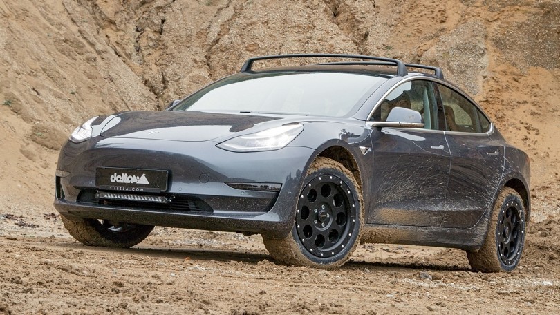 Tesla Model 3 diventa off road con delta4x4