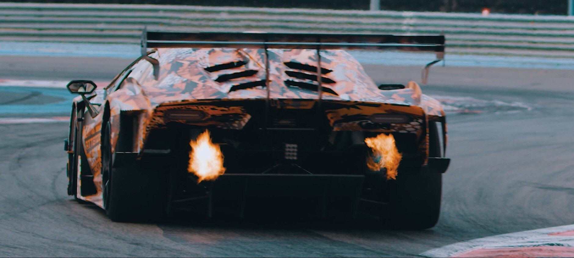 Lamborghini SCV12, hypercar da pista VIDEO