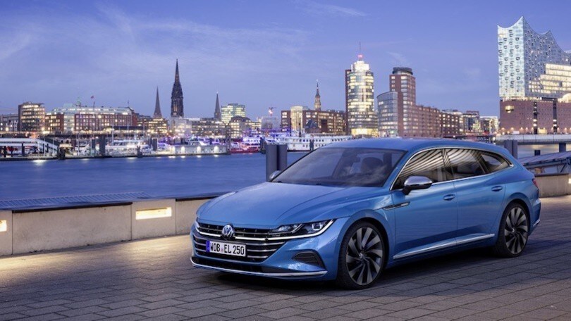 Volkswagen Arteon Shooting Brake guida il carico di novità del restyling