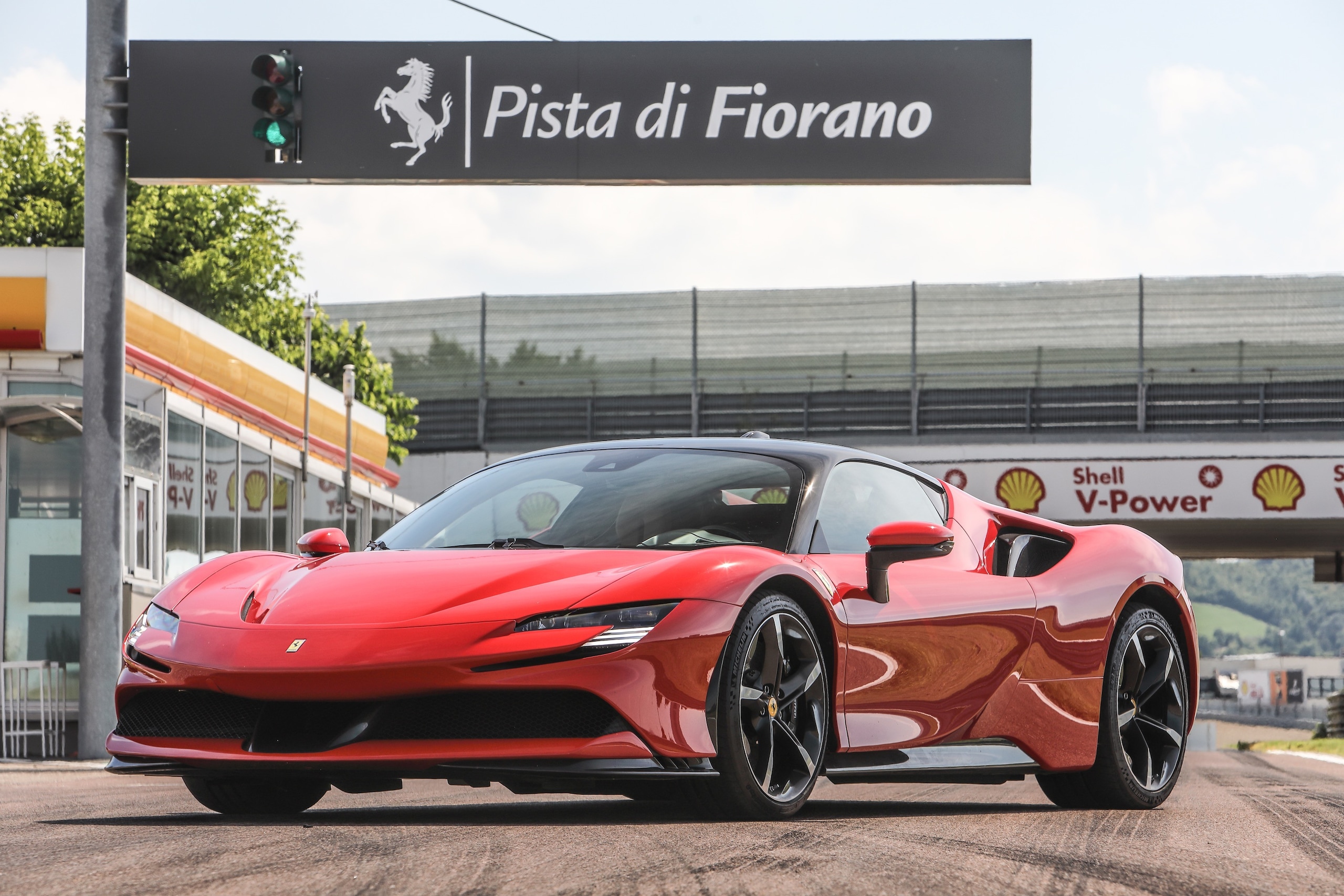 VIDEO Ferrari SF90 Stradale, la prova