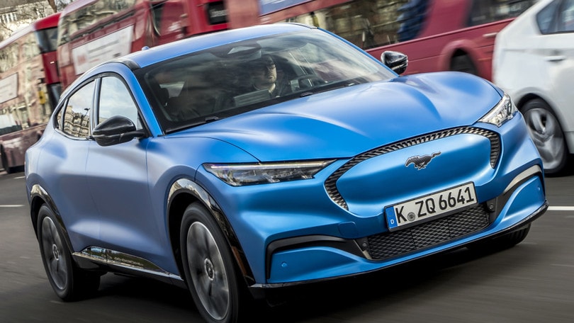 Ford Mustang Mach-E, più potenza per il SUV elettrico