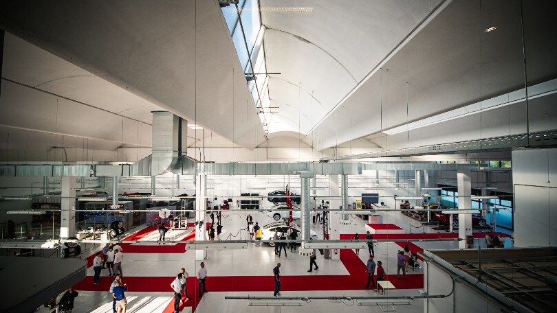 Tesla apre due nuovi store a Roma e Bologna