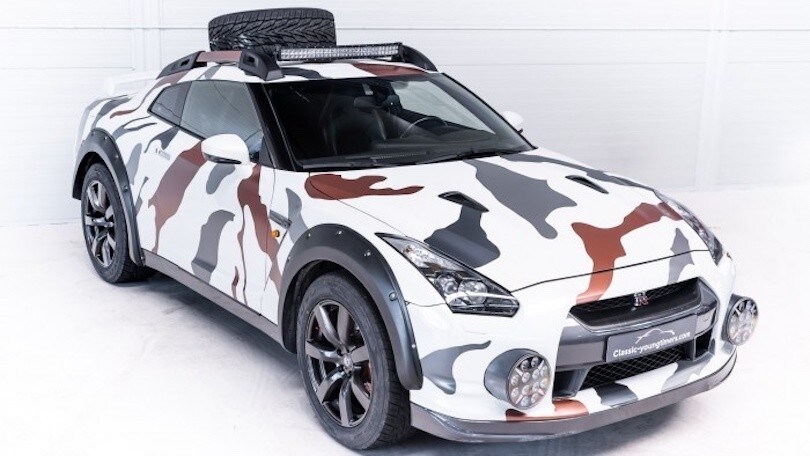 Nissan GT-R diventa Godzilla 2.0: da sportiva a offroad camouflage