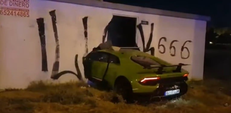 Si fa prestare una Lamborghini Huracán, la distrugge in un incidente VIDEO