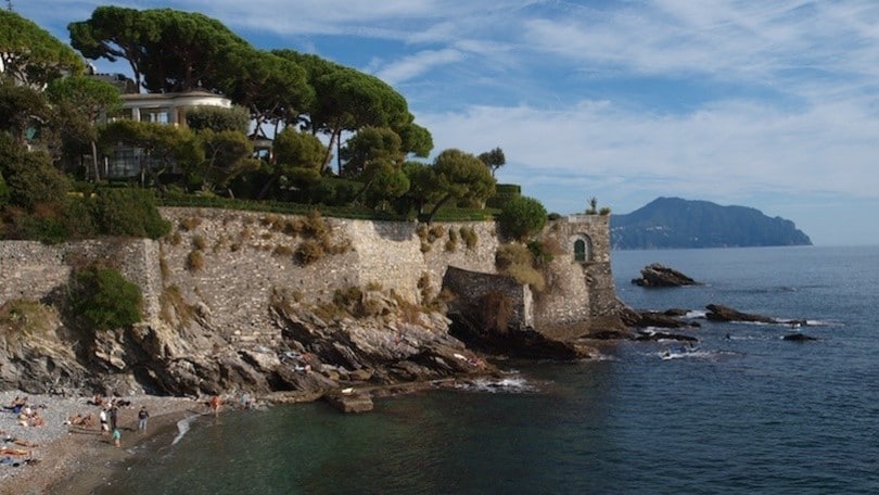 Genova, a piedi nudi nel parco