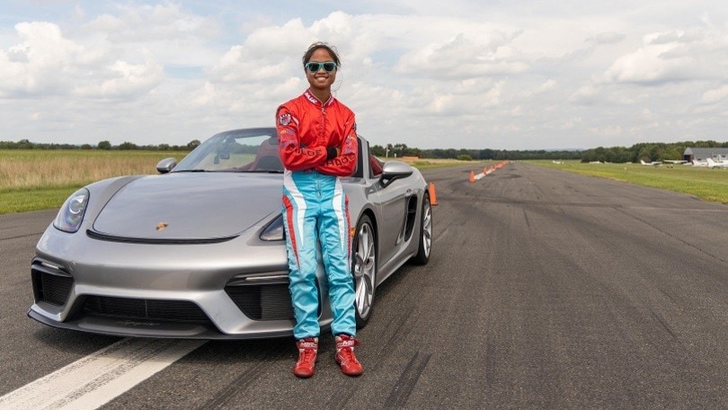 Porsche 718 Spyder, una 16enne entra nel Guinness World Records