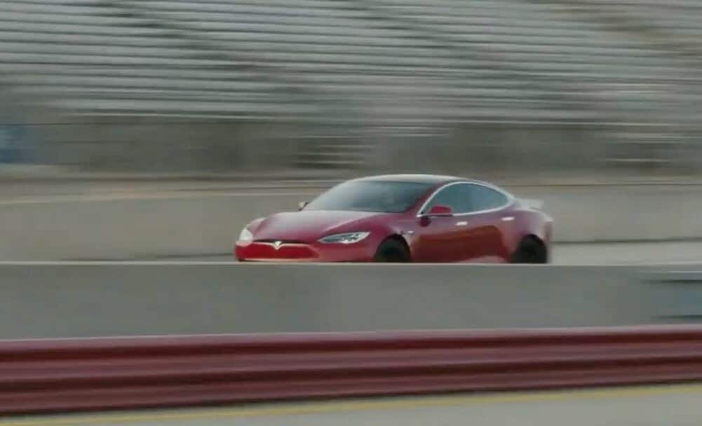 Tesla Model S Plaid, 1.100 cv, tre motori e 830 km di autonomia