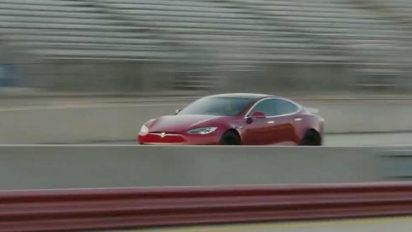 Tesla Model S Plaid, 1.100 cv, tre motori e 830 km di autonomia