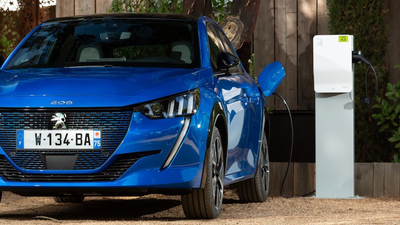 Peugeot e-208 e 2008 elettrica, arriva il caricatore da 11 kW