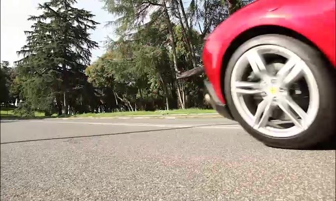 Prova Ferrari Roma: il video del test drive d'eleganza nella Capitale