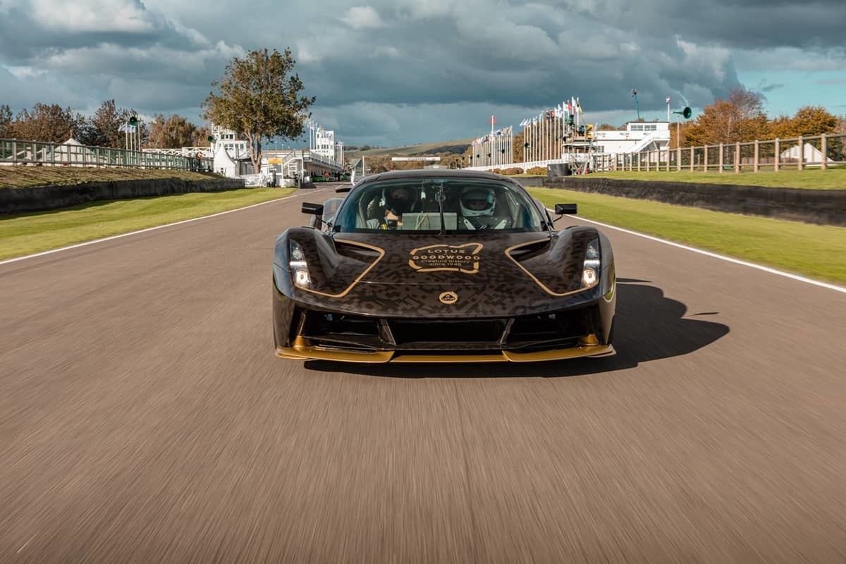 Lotus Evija, esordio in pubblico a Goodwood VIDEO