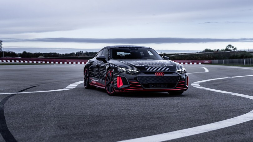 Audi e-tron GT con Lucas di Grassi