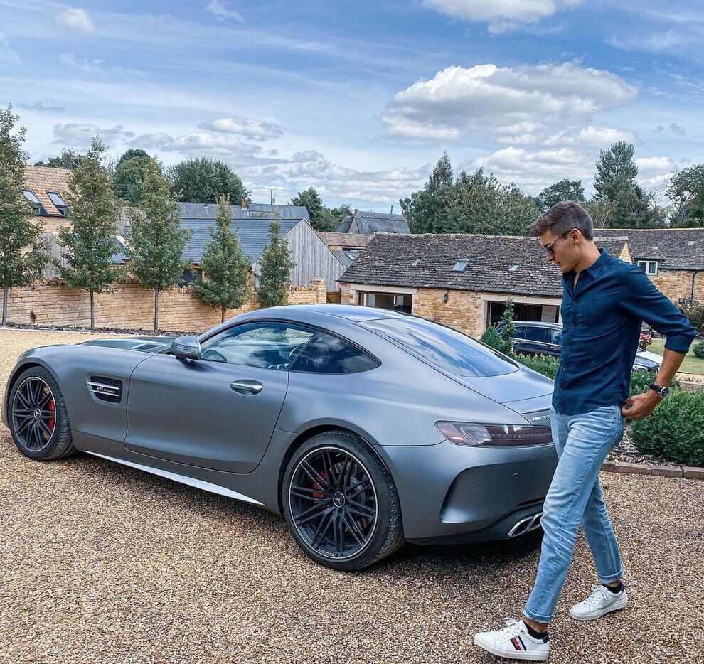 George Russell, con Mercedes dalla F1 alla strada