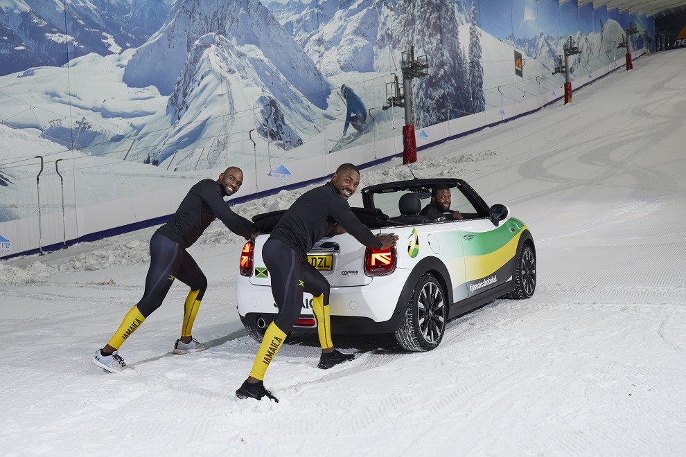 Lockdown non ti temo: la nazionale giamaicana di bob si allena con una MINI Cabrio!