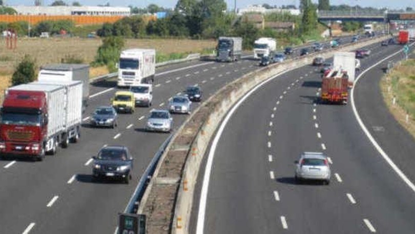 Autocarri, nel sud Italia sono troppo vecchi: ACI lancia l'allarme