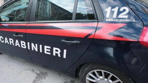 In fuga dai Carabinieri schiantano la Giulietta contro un muro