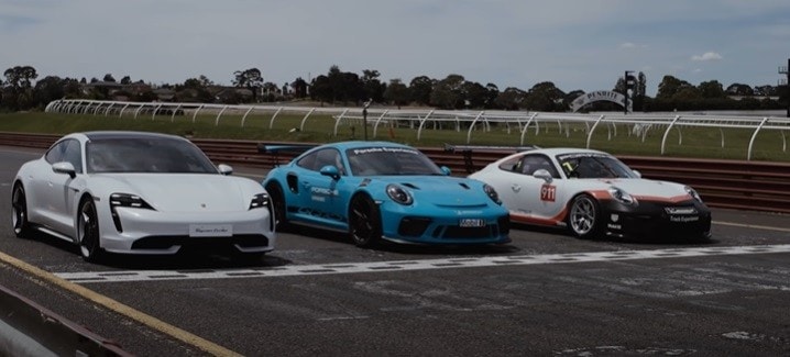 Porsche Taycan Turbo sfida in pista le 911 GT3 RS e GT3 Cup VIDEO