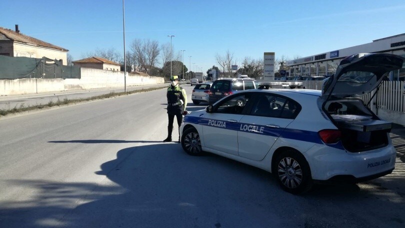 Fermato 3 volte: 5 mila euro di multa perché senza patente e revisione