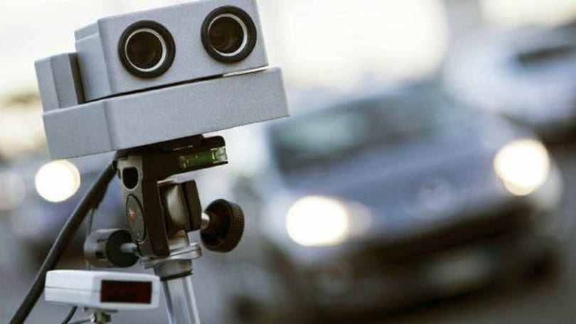 A 112 km/h in pieno centro, patente ritirata e super multa