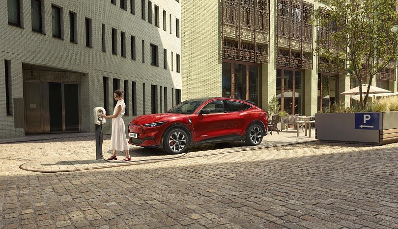 Ford, investimenti raddoppiati sull'elettrico entro il 2025