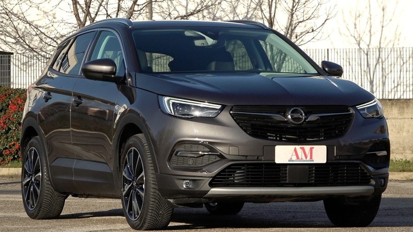 Opel Grandland Hybrid4, la prova