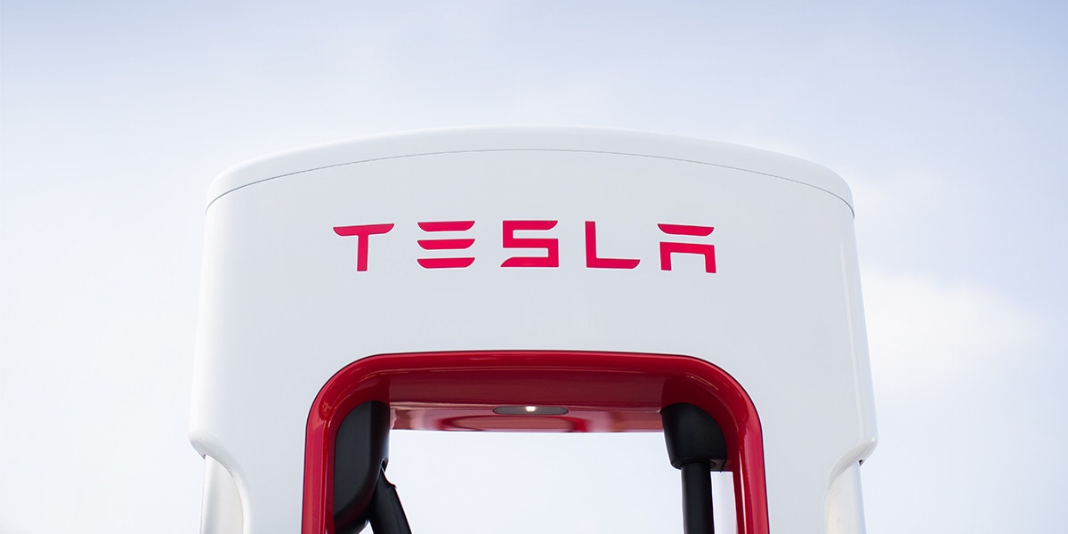Tesla, inaugurato il primo Supercharger di Roma