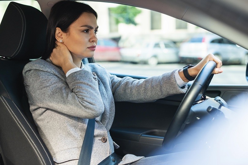 Incidenti auto, le donne rischiano di più, ma gli uomini...