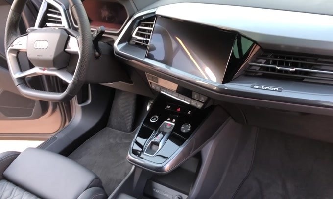 Audi Q4 e-tron, abitacolo hi-tech