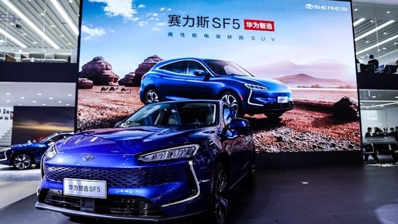 Huawei, al via le vendite del Suv elettrico in Cina
