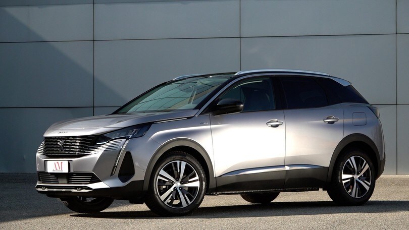 Peugeot 3008 Hybrid 225 e-EAT8, la prova