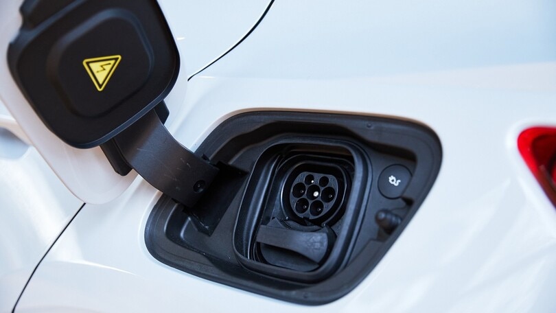 Smartphone, anche Oppo potrebbe produrre l'auto elettrica