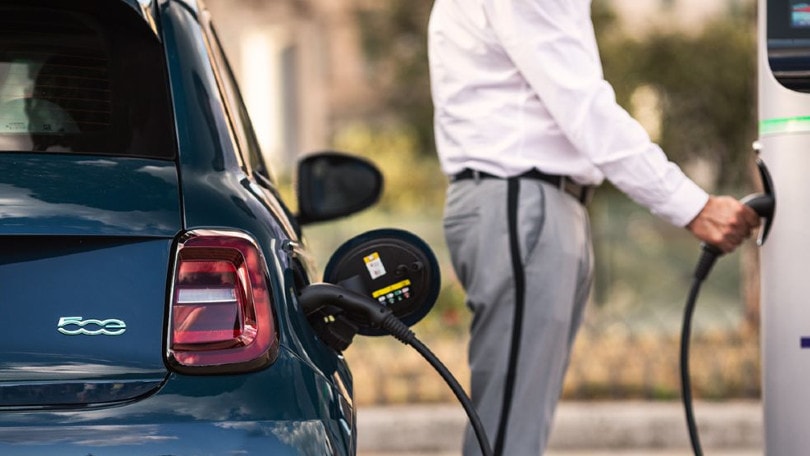 Stellantis, stop all'acquisto di crediti verdi da Tesla