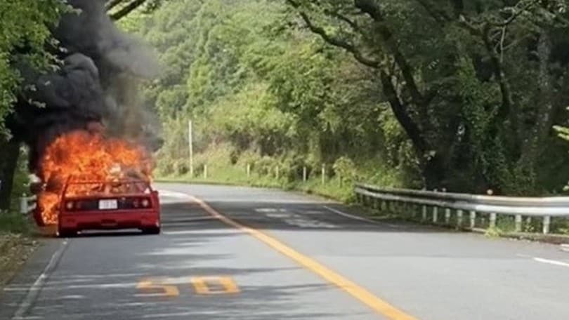 Giappone, la Ferrari F40 si accosta e... prende fuoco VIDEO