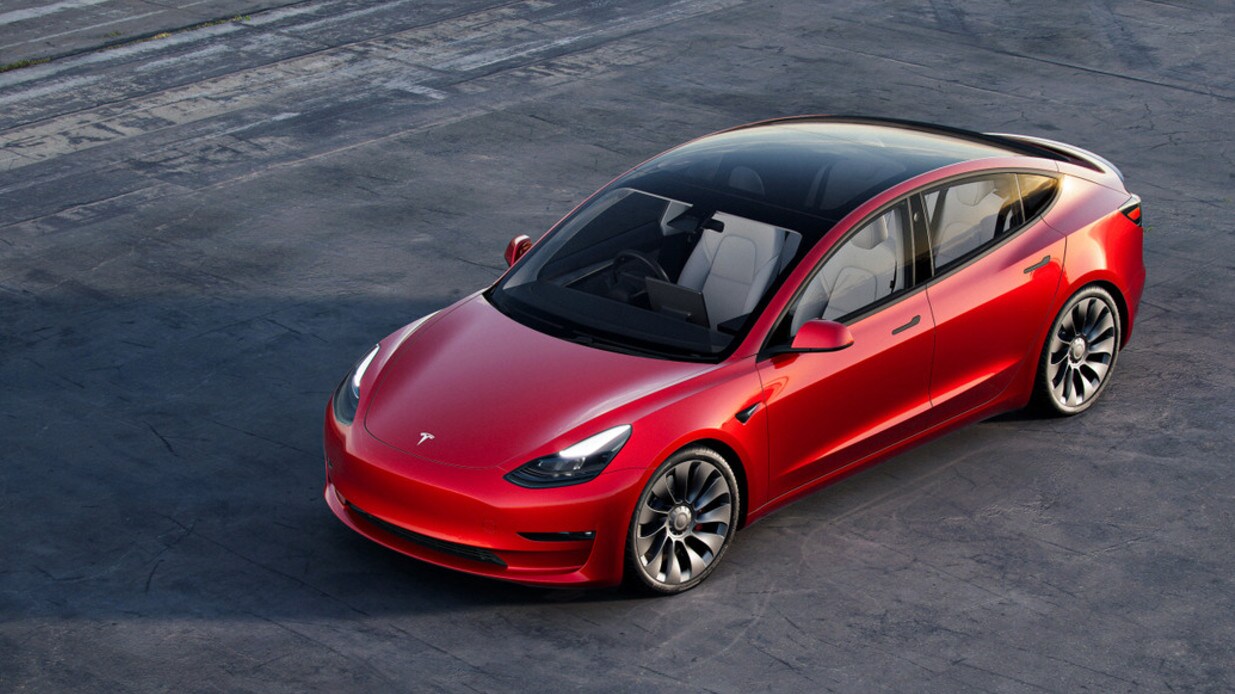 Tesla, Musk dice stop ai pagamenti con i Bitcoin