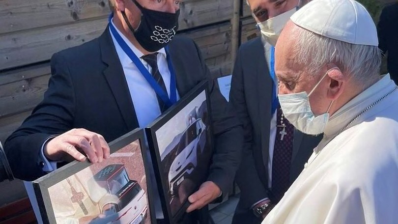 Una Fisker Ocean per Papa Francesco