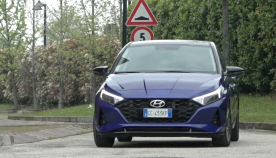 Hyundai i20 1.0 T-GDI, il test della hatchback mild hybrid
