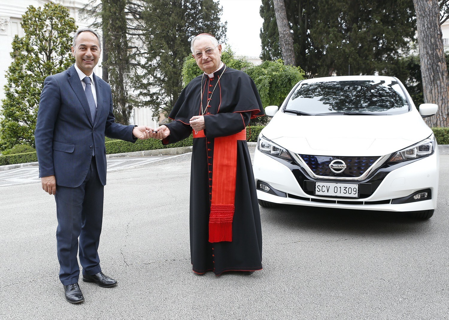 Nissan Leaf entra nella flotta del Vaticano