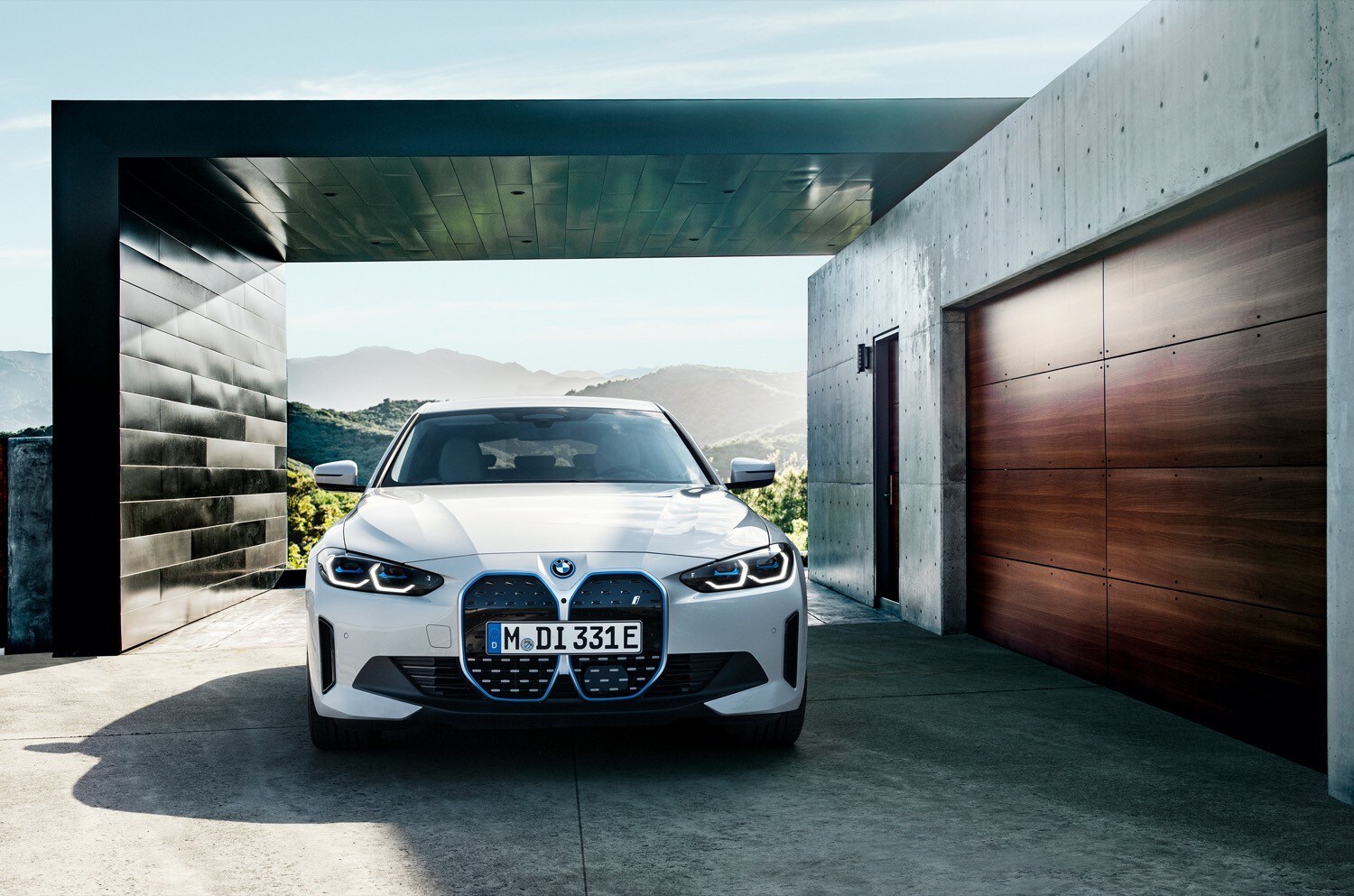 BMW i4, la berlina coupé elettrica