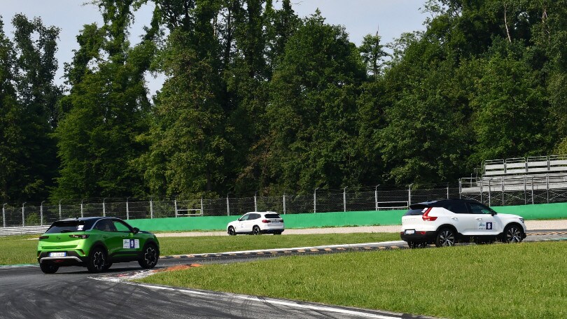 E raid, si conclude dopo 1.000 km l'evento riservato alle vetture elettriche