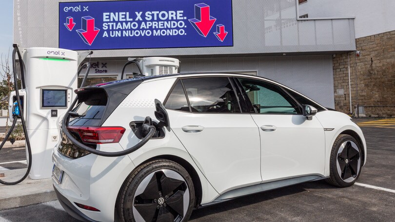 Enel X disponibile a coprire con colonnine di ricarica tutta la rete autostradale