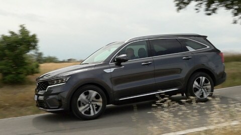 Kia Sorento HEV, la prova su strada del Suv ibrido