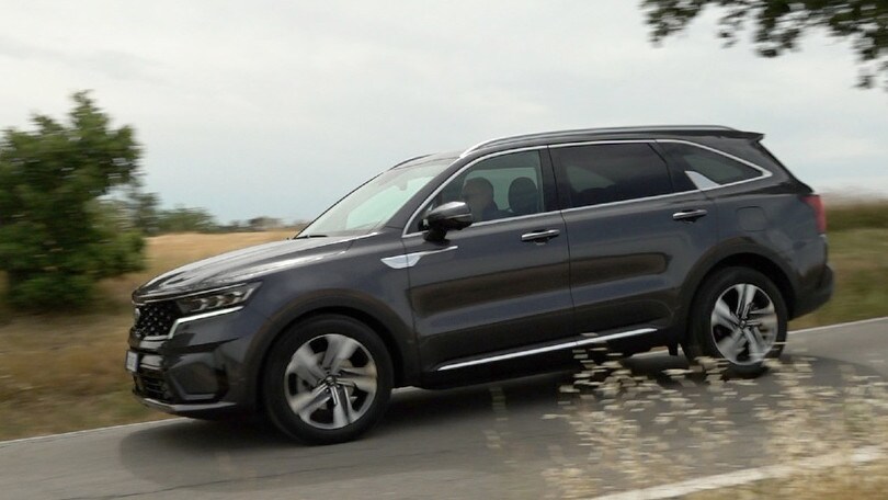 Kia Sorento HEV, la prova su strada del Suv ibrido