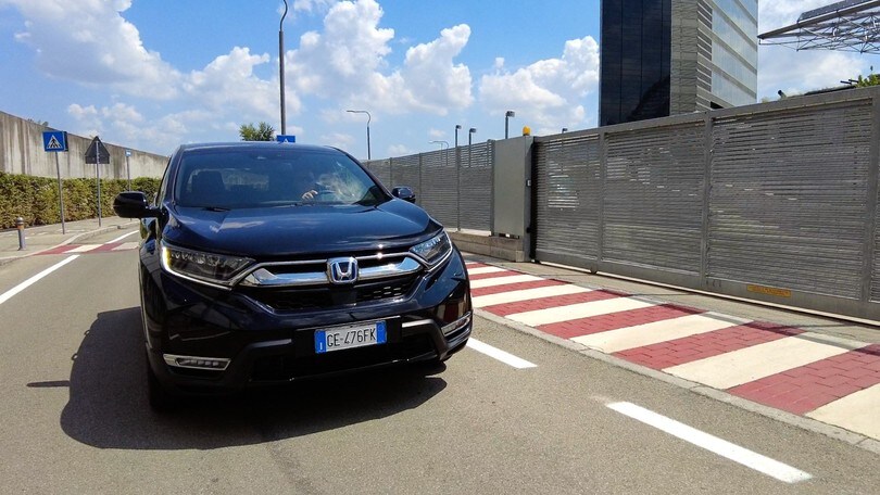 Honda CR-V, il test drive della black edition tutta ibrida